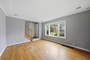 9709 S Yates Blvd, Chicago, IL 60617 - Photo 11
