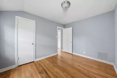 9709 S Yates Boulevard, Chicago, IL 60617 - Photo 13