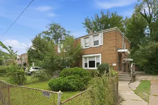 9709 S Yates Blvd, Chicago, IL 60617 - Photo 3