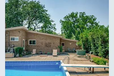 295 S Poplar Avenue, Elmhurst, IL 60126 - Photo 3