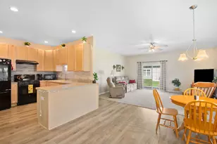 912 Baltimore St, McHenry, IL 60050 - Photo 5