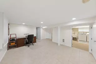 8425 Creekside Ln, Darien, IL 60561 - Photo 17