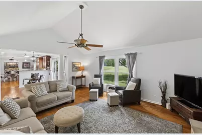 8425 Creekside Lane, Darien, IL 60561 - Photo 9
