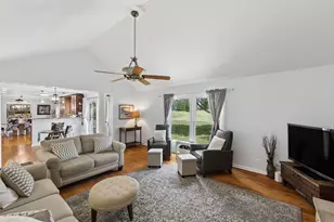 8425 Creekside Ln, Darien, IL 60561 - Photo 9