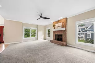 5 Park Pl Cir, Hawthorn Woods, IL 60047 - Photo 3