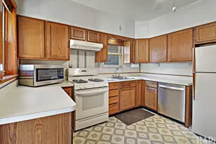 5337 N Linder Ave, Chicago, IL 60630 - Photo 15