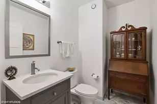 807 Davis St, Evanston, IL 60201 - Photo 3