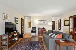 807 Davis St, Evanston, IL 60201 - Photo 7