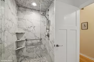 807 Davis St, Evanston, IL 60201 - Photo 19