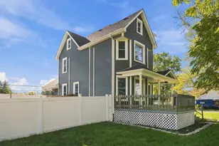 115 N Main St, Clifton, IL 60927 - Photo 3