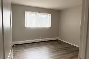 11130 S Columbus Dr, Worth, IL 60482 - Photo 9