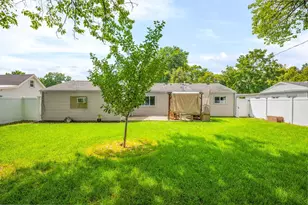 200 N Coolidge St, Normal, IL 61761 - Photo 5