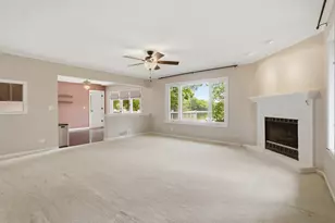 368 Hiawatha Dr, Lake in the Hills, IL 60156 - Photo 7