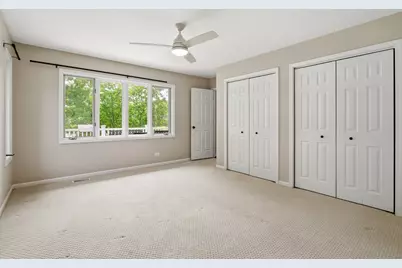 368 Hiawatha Drive, Lake in the Hills, IL 60156 - Photo 15