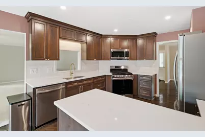 368 Hiawatha Drive, Lake in the Hills, IL 60156 - Photo 9