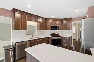368 Hiawatha Dr, Lake in the Hills, IL 60156 - Photo 9