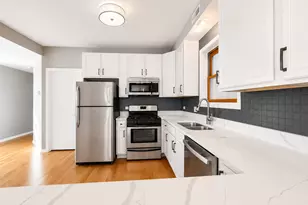 1966 W Diversey Pkwy, Chicago, IL 60614 - Photo 9