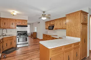 8001 S Lockwood Ave, Burbank, IL 60459 - Photo 7