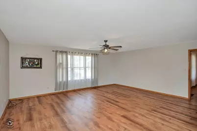 8001 S Lockwood Avenue, Burbank, IL 60459 - Photo 3