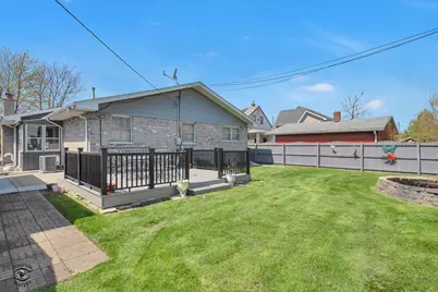 8001 S Lockwood Avenue, Burbank, IL 60459 - Photo 27