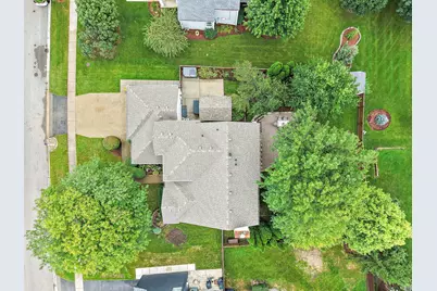 2221 Somerset Lane, Mundelein, IL 60060 - Photo 47