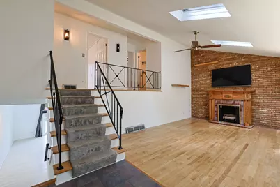 924 N Milwaukee Avenue #D, Libertyville, IL 60048 - Photo 5