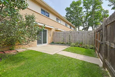924 N Milwaukee Avenue #D, Libertyville, IL 60048 - Photo 19