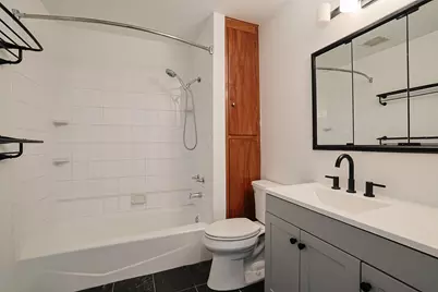 924 N Milwaukee Avenue #D, Libertyville, IL 60048 - Photo 9