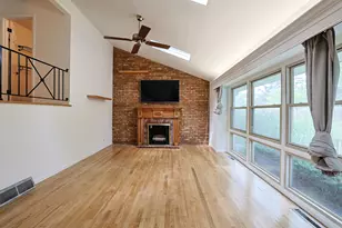 924 N Milwaukee Ave, Libertyville, IL 60048 - Photo 3