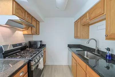 924 N Milwaukee Avenue #D, Libertyville, IL 60048 - Photo 11