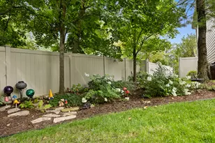 331 Brookside Cir, Wheaton, IL 60187 - Photo 59
