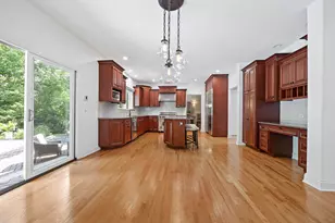 331 Brookside Cir, Wheaton, IL 60187 - Photo 5