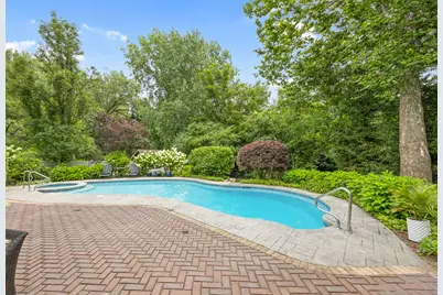 331 Brookside Circle, Wheaton, IL 60187 - Photo 3