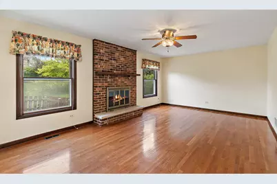 1105 Beach Comber Drive, Schaumburg, IL 60193 - Photo 11