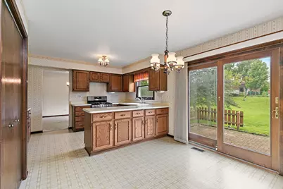 1105 Beach Comber Drive, Schaumburg, IL 60193 - Photo 9