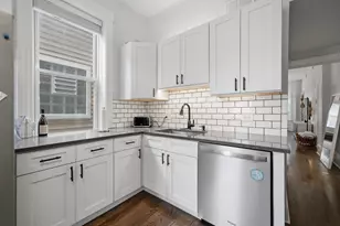 2826 W Wellington Ave, Chicago, IL 60618 - Photo 9