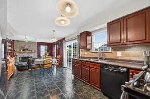 551 Foxford Rd, Bartlett, IL 60103 - Photo 7