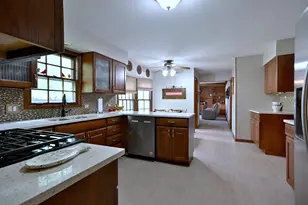 27W168 Chartwell Dr, Winfield, IL 60190 - Photo 7