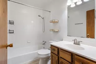 2305 Glenoak Dr, Champaign, IL 61821 - Photo 27