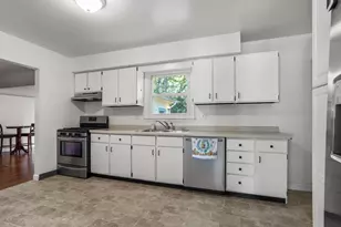 2305 Glenoak Dr, Champaign, IL 61821 - Photo 11