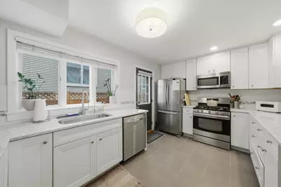 1903 W Sunnyside Avenue, Chicago, IL 60640 - Photo 11