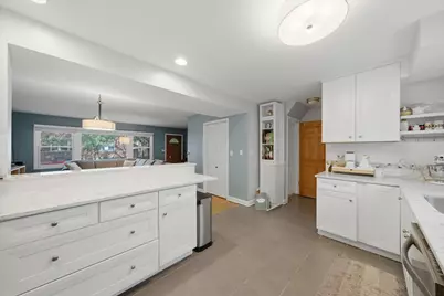 1903 W Sunnyside Avenue, Chicago, IL 60640 - Photo 9