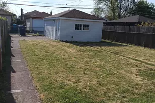 12610 S Laflin St, Calumet Park, IL 60827 - Photo 5