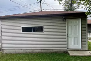 9334 S Paxton Ave, Chicago, IL 60617 - Photo 19