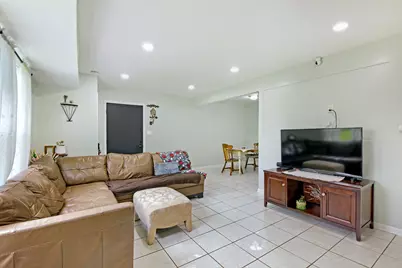 1301 N Glen Circle #D, Aurora, IL 60506 - Photo 5
