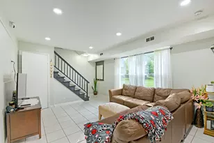 1301 N Glen Cir, Aurora, IL 60506 - Photo 3