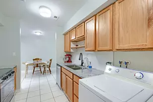 1301 N Glen Cir, Aurora, IL 60506 - Photo 9