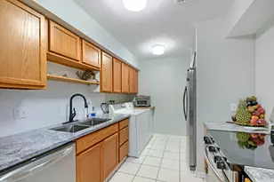 1301 N Glen Cir, Aurora, IL 60506 - Photo 7