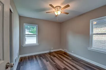 3110 W Jarvis Avenue, Chicago, IL 60645 - Photo 7