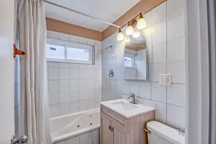 3110 W Jarvis Ave, Chicago, IL 60645 - Photo 9